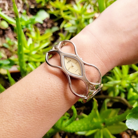 Classic Oversized Geometric Cuff Watch - Picture 4 of 9